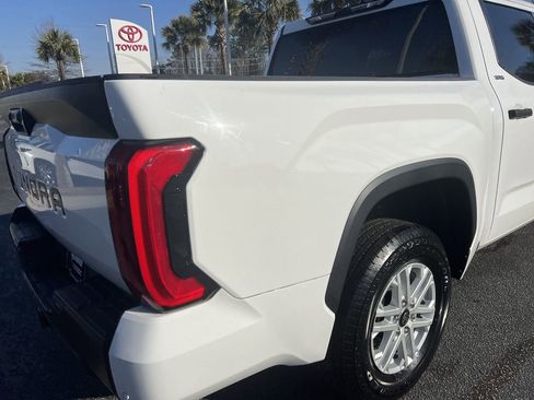 Used 2022 Toyota Tundra SR5 w/ SR5 Convenience Package image 10