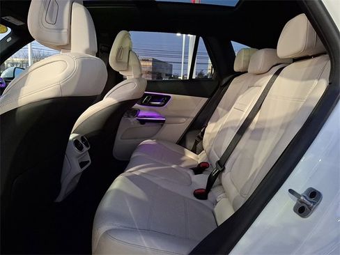 Used 2023 Mercedes-Benz GLC 300 4MATIC image 17