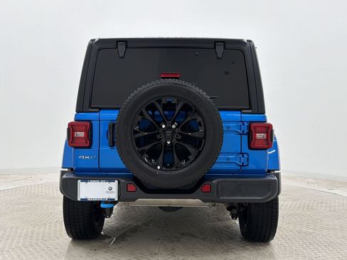 Used 2022 Jeep Wrangler Unlimited Sahara w/ Cold Weather Group AWD/4WD image 10