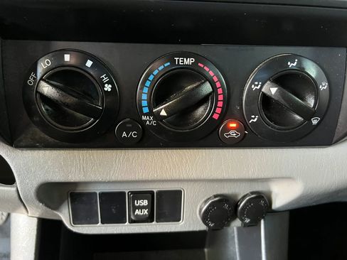 Used 2015 Toyota Tacoma PreRunner w/ Convenience Package RWD image 19