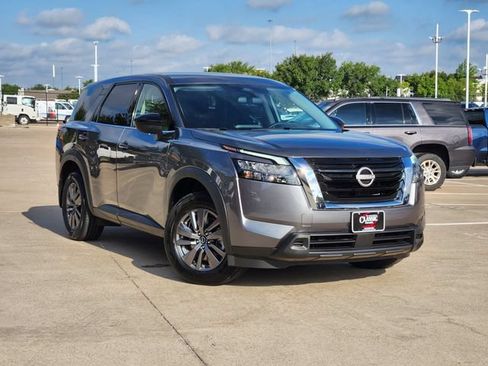 Used 2025 Nissan Pathfinder S FWD image 2