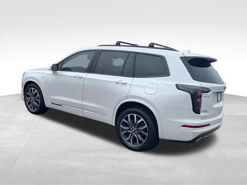Used 2023 Cadillac XT6 Sport w/ Technology Package AWD/4WD image 3