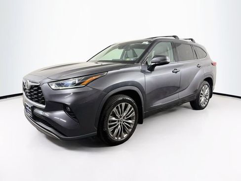 Used 2021 Toyota Highlander Platinum AWD/4WD image 3