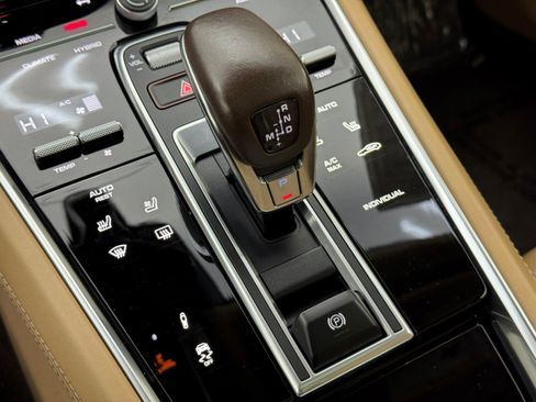 Used 2021 Porsche Panamera 4S w/ Premium Package image 30