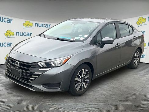 Used 2023 Nissan Versa SV image 2