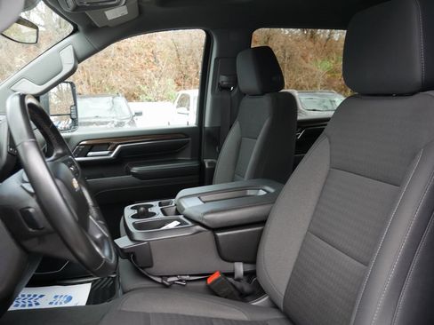 Used 2024 Chevrolet Silverado 2500 LT image 9