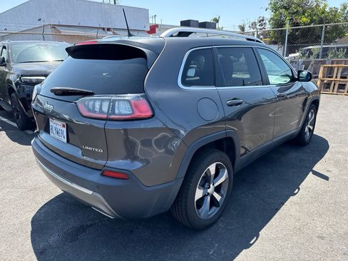 Used 2019 Jeep Cherokee Limited FWD image 11
