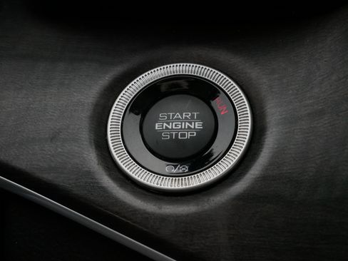 Used 2023 Jeep Grand Cherokee L Limited w/ Black Appearance Package image 30