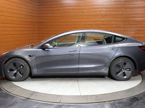 Used 2023 Tesla Model 3 Standard Range image 9