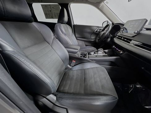 Used 2023 Mitsubishi Outlander ES image 31