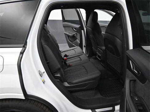 New 2026 Audi SQ7 Premium Plus image 13