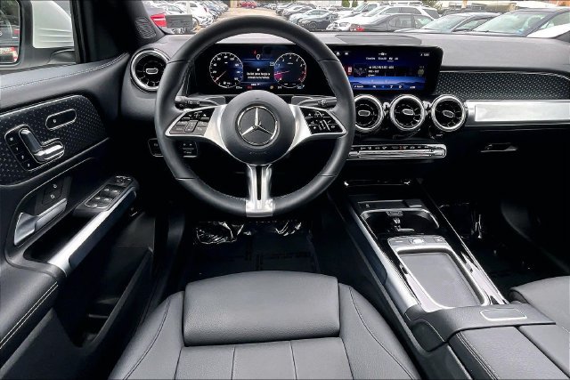 Used 2026 Mercedes-Benz GLB 250 4MATIC image 4