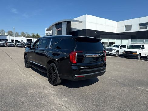 Used 2023 GMC Yukon XL SLT AWD/4WD image 3