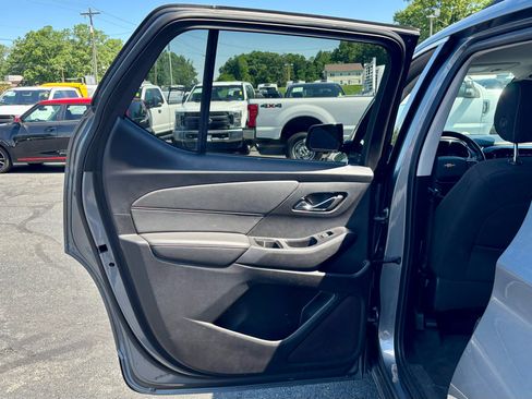 Used 2020 Chevrolet Traverse LT w/ LPO, Cargo Package image 17