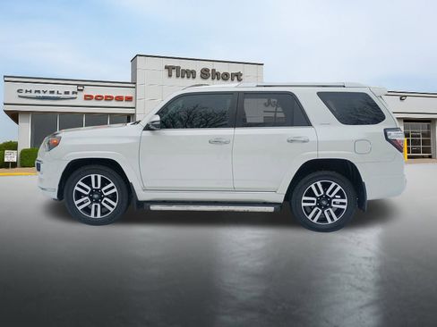 Used 2020 Toyota 4Runner image 2