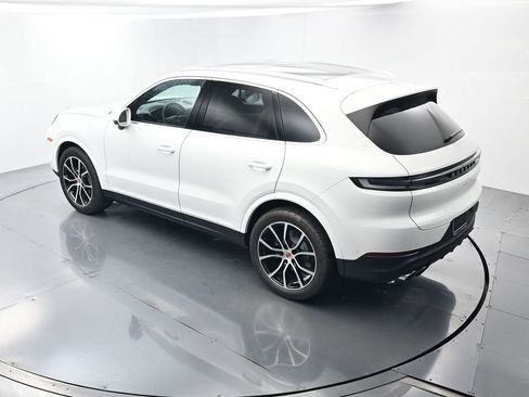 Certified 2026 Porsche Cayenne AWD/4WD image 33