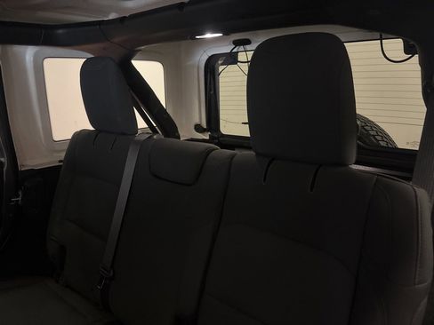 Used 2018 Jeep Wrangler Unlimited Sport S image 10