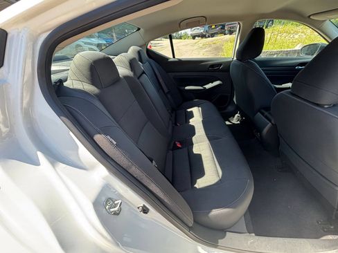 Used 2025 Nissan Altima 2.5 SV FWD image 39