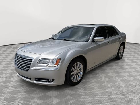 Used 2012 Chrysler 300 Limited RWD image 3
