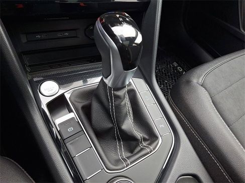 New 2026 Volkswagen Taos SE image 8