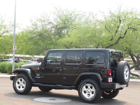 Used 2013 Jeep Wrangler Unlimited Sahara w/ Connectivity Group AWD/4WD image 5