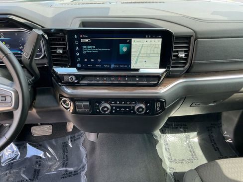 Used 2025 Chevrolet Silverado 1500 LT AWD/4WD image 11