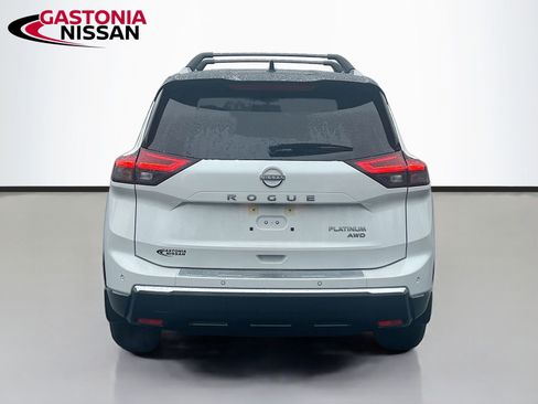 Used 2026 Nissan Rogue Platinum w/ Platinum Premium Package image 7