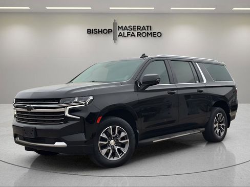 Used 2022 Chevrolet Suburban LT w/ Luxury Package image 3