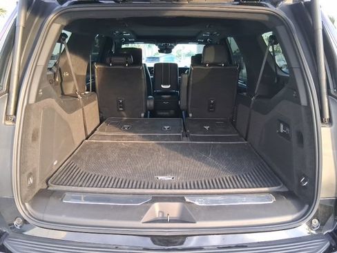 Used 2025 Cadillac Escalade ESV V image 6