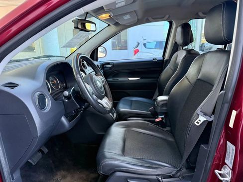 Used 2017 Jeep Compass Latitude image 2