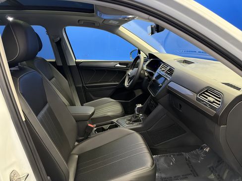 Certified 2023 Volkswagen Tiguan SE w/ Panoramic Sunroof Package image 22