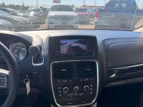 Used 2019 Dodge Grand Caravan SE w/ UConnect Hands-Free Group FWD image 19