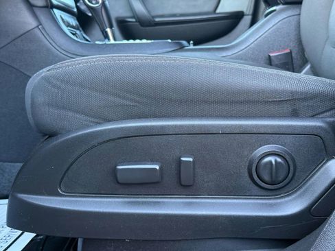 Used 2016 GMC Acadia SLE image 21