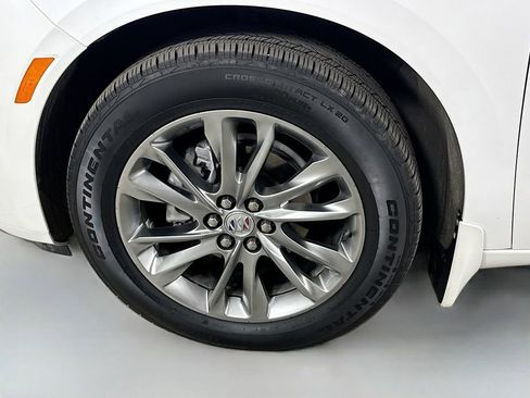 Used 2024 Buick Enclave Avenir image 33