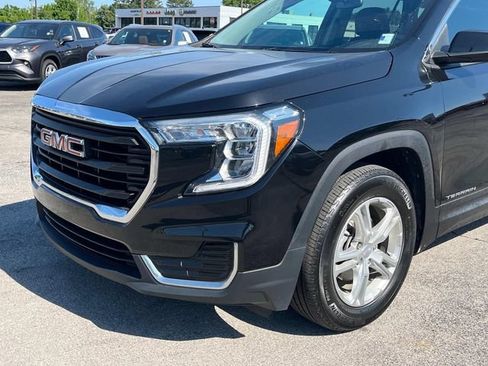Used 2023 GMC Terrain SLE w/ LPO, Floor Liner Package FWD image 11