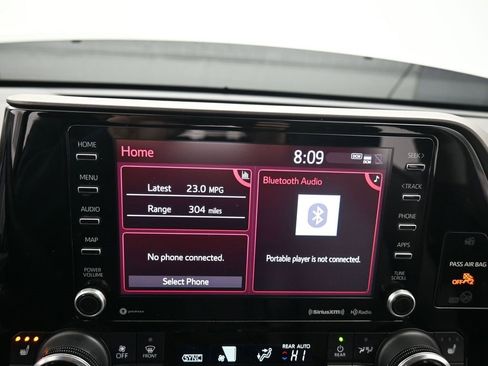 Used 2022 Toyota Highlander XLE image 25