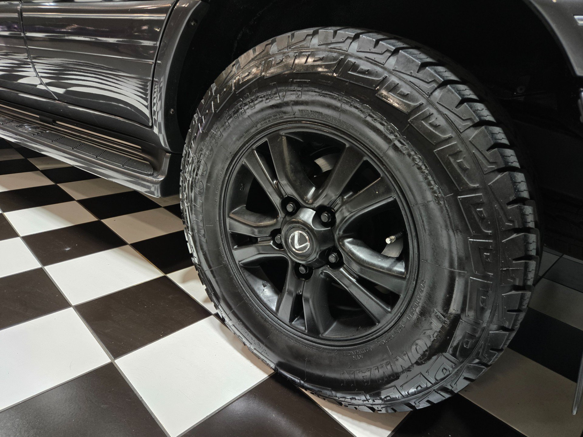 Used 2004 Lexus LX 470 4WD image 28