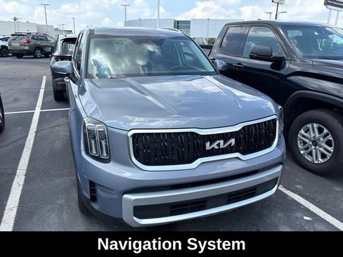 Used 2024 Kia Telluride EX w/ EX Captain's Chair Package AWD/4WD image 2