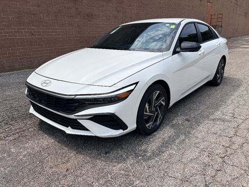 Used 2025 Hyundai Elantra SEL FWD image 1