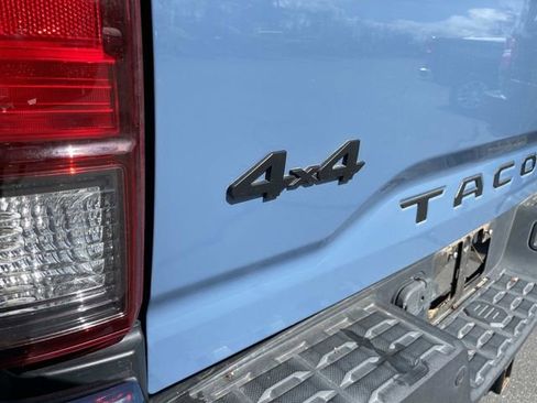 Used 2019 Toyota Tacoma TRD Sport image 12