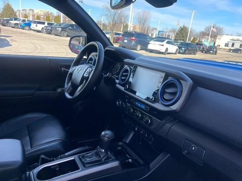 Used 2021 Toyota Tacoma TRD Sport w/ TRD Premium Sport Package image 6