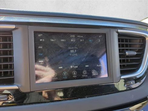 Used 2019 Chrysler Pacifica Touring-L image 14