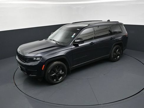 Used 2023 Jeep Grand Cherokee L Limited w/ Luxury Tech Group II AWD/4WD image 14