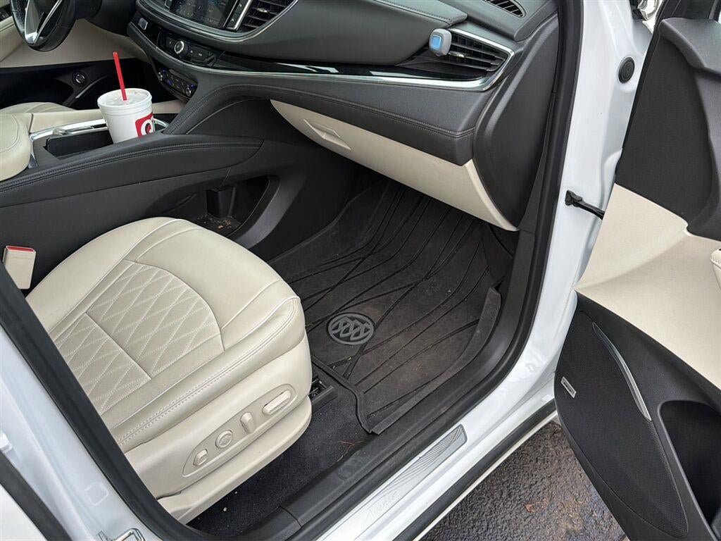Used 2022 Buick Enclave Avenir w/ Avenir Technology Package AWD/4WD image 41