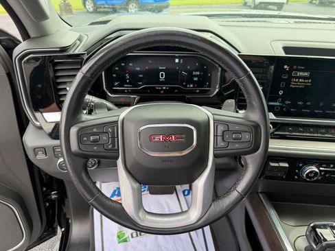 Used 2022 GMC Sierra 1500 SLT w/ SLT Premium Plus Package AWD/4WD image 14