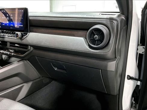 Used 2025 Chevrolet Colorado W/T image 19