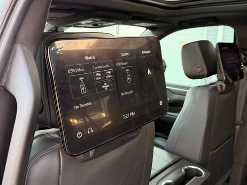 Used 2021 Chevrolet Suburban LT w/ LT Signature Package RWD image 24