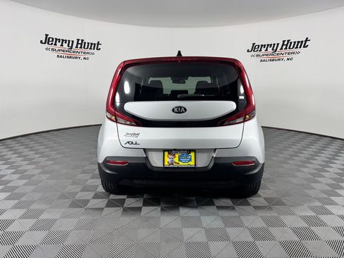 Used 2021 Kia Soul LX image 8