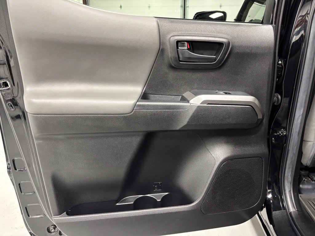 Used 2022 Toyota Tacoma SR5 AWD/4WD image 41