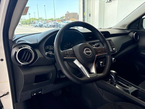 Used 2023 Nissan Kicks SV FWD image 2